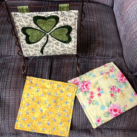 Handmade quilt squares with stand - Picture 2 of 3